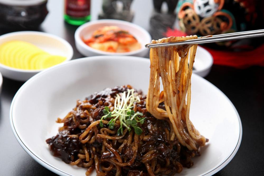 Trois plats incontournables pour s'affranchir de l'ardeur du piment à Séoul